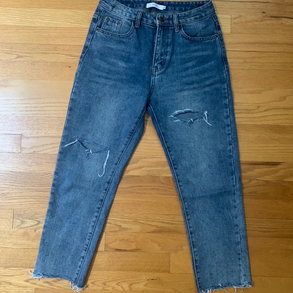 High-Rise Distressed Cropped Jeans - Picture 4 of 5